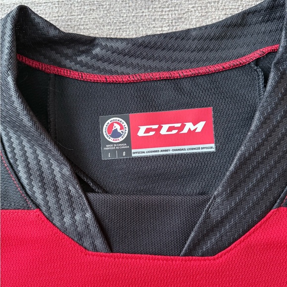 Utica Comets AHL. CCM Red Jersey - Large - Picture 4 of 8